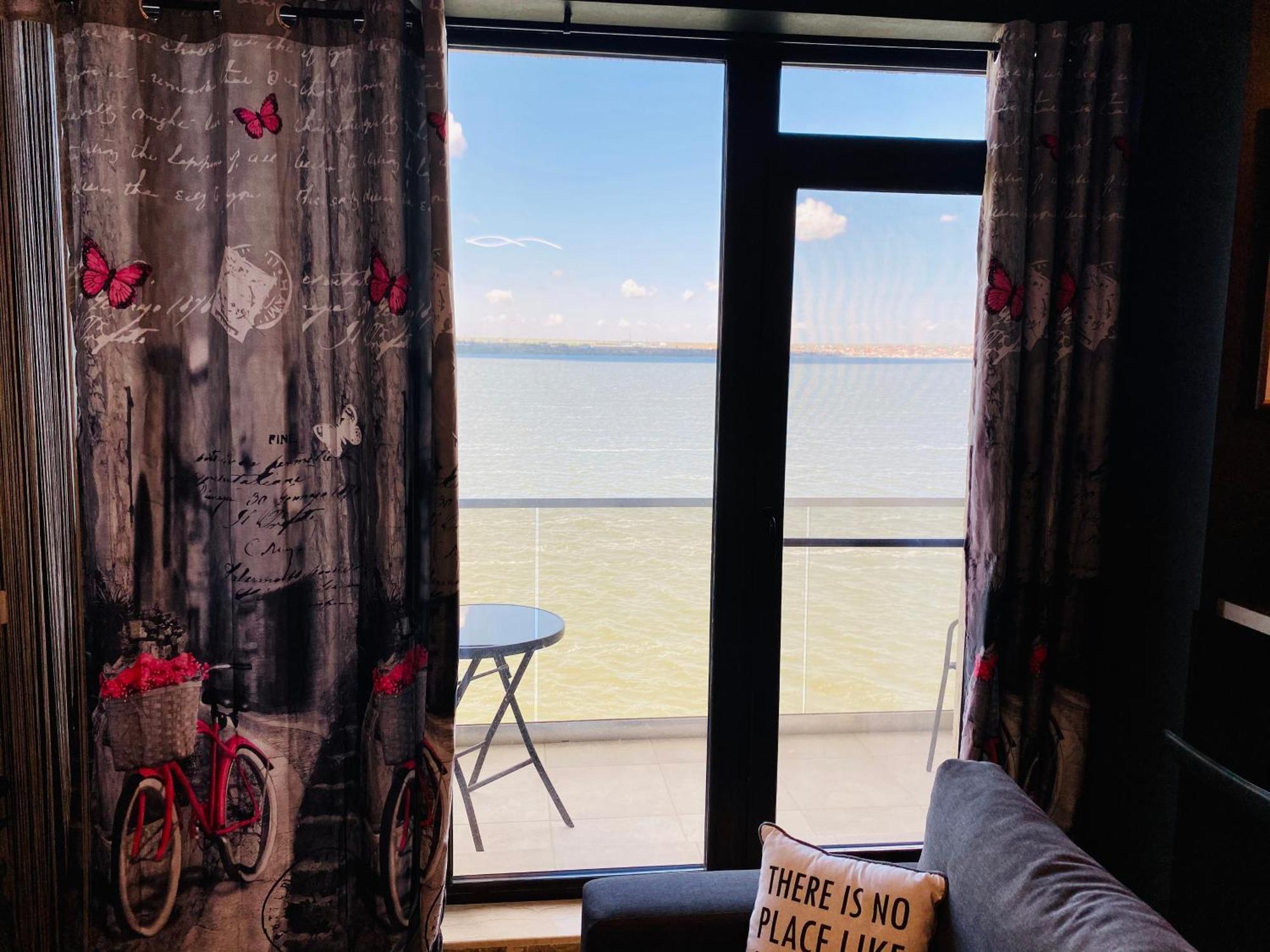 Solid Apartments Mamaia Bagian luar foto
